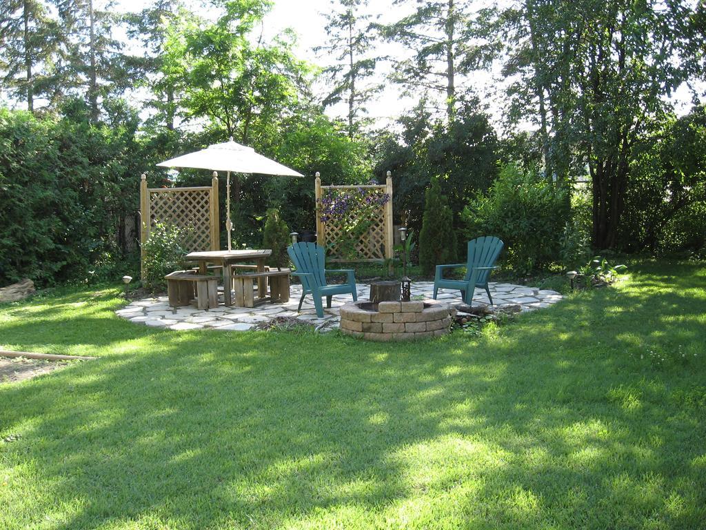 Twin Pines Bed And Breakfast Peterborough Eksteriør bilde