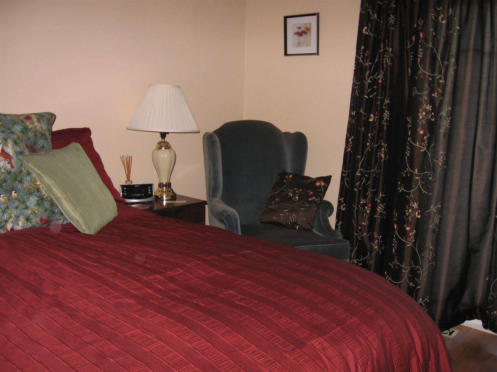 Twin Pines Bed And Breakfast Peterborough Eksteriør bilde